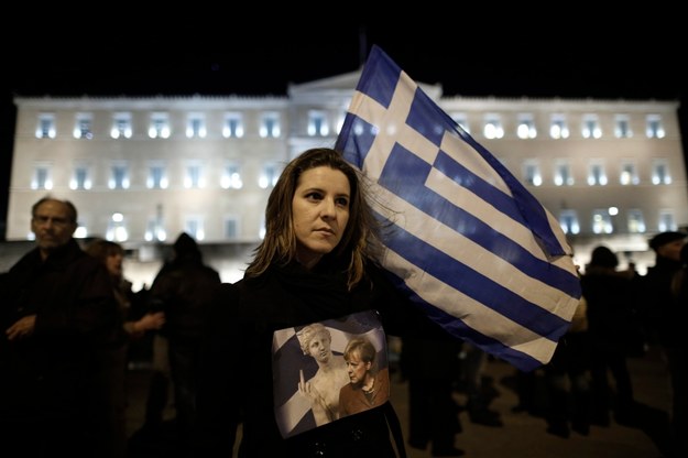 Grecy podczas manifestacji poparcia dla stanowiska rządu w negocjacjach z eurogrupą //YANNIS KOLESIDIS /PAP/EPA