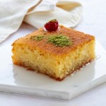 cytryny Grecy robią je od pokoleń. Sekretem niezwykłej wilgotności tego ciasta jest aromatyczny syrop