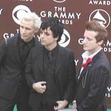 Green Day podczas rozdania Grammy Awards /AFP