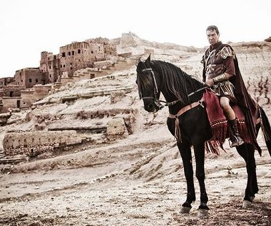 Greg Hicks w scenie z filmu "Syn Boży"