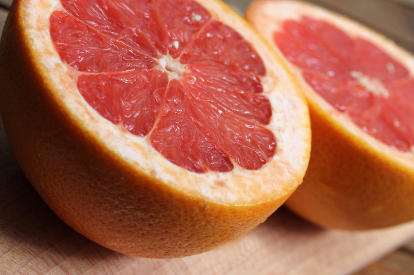 Grejpfrut przyciąga ślimaki dzięki zawartym olejkom aromatycznym /123RF/PICSEL