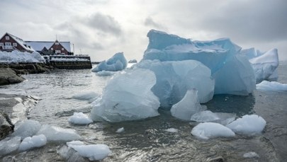 Grenlandia kurczy się i „dryfuje”. Widać to z Kosmosu