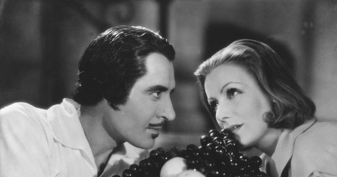 Greta Garbo i John Gilbert w filmie "Królowa Krystyna" (1933) /ullstein bild /Getty Images