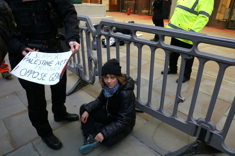 Greta Thunberg podczas protestu w Londynie /AFP PHOTO/Prisoners for Palestine/HANDOUT /East News