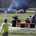 Grille, butelki i pampersy. Burmistrz warszawskich Bielan nie wytrzymał