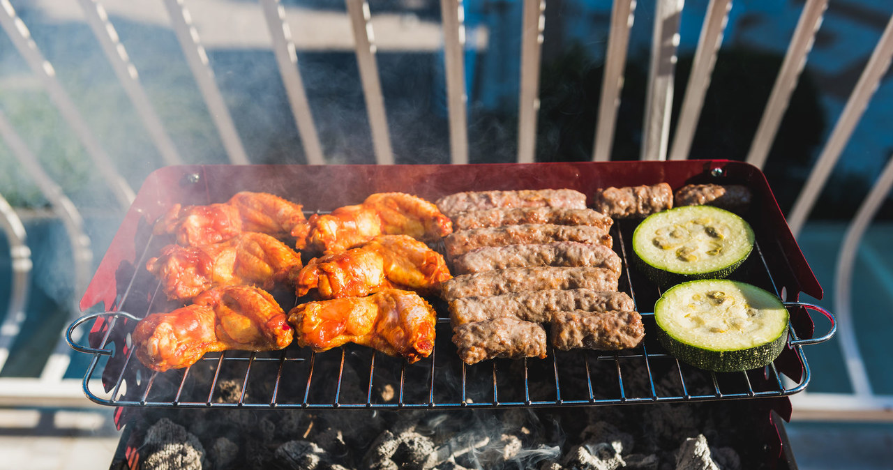 Grillowanie na balkonie jest niedozwolone - nieważne, na którym piętrze /123RF/PICSEL