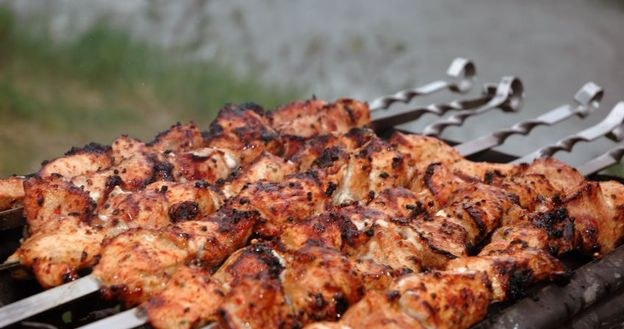 Grillowanie na balkonie może kosztować nas nawet 5 tys. zł /123RF/PICSEL