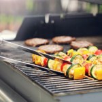 Grillowe promocje na długi weekend w Biedronce! Te produkty dostaniesz za darmo!