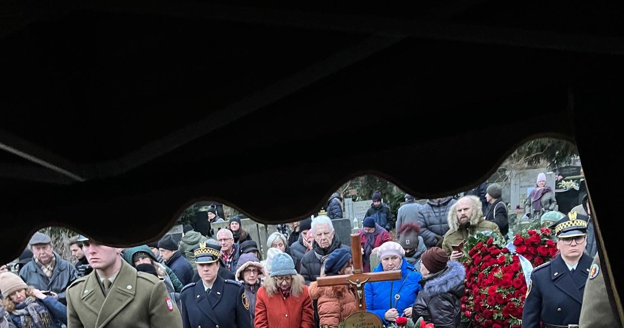 Grób Emiliana Kamińskiego w czasie pogrzebu w Warszawie /pomponik.pl