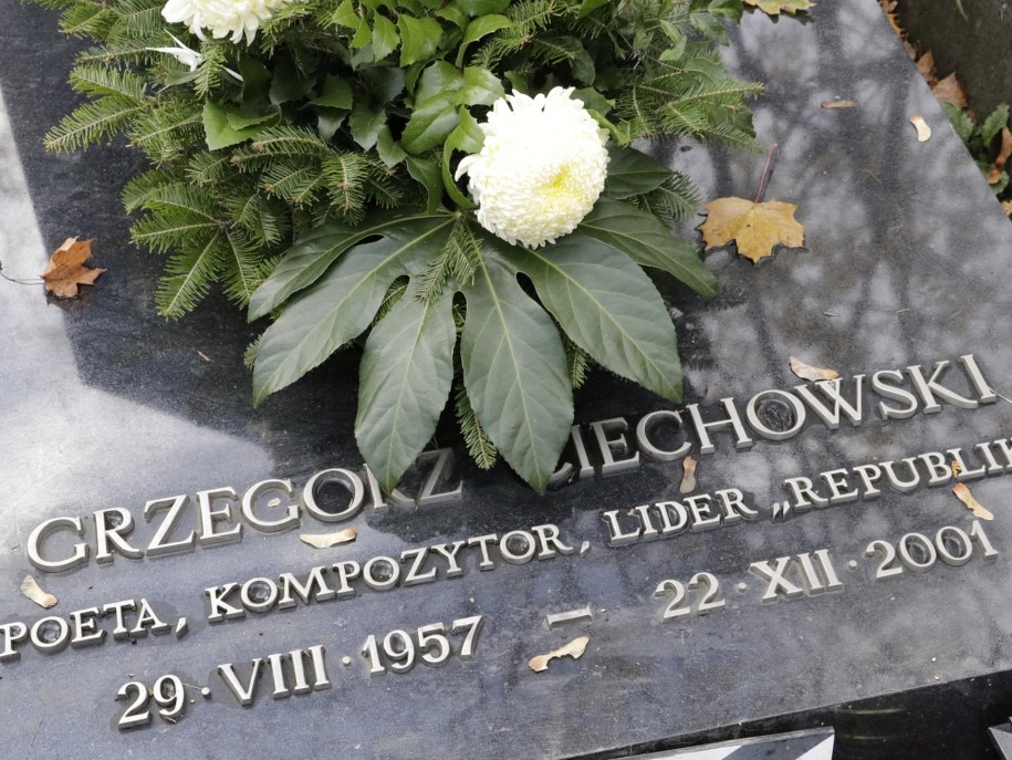 Grób Grzegorza Ciechowskiego znajduje się na Cmentarz Wojskowym na warszawskich Powązkach /Jakub Rutka /RMF FM