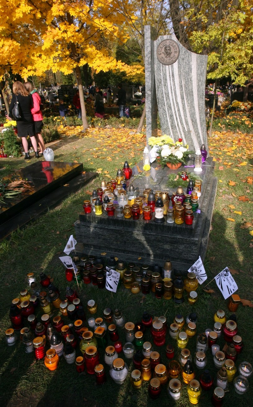 Tumba de Jerzy Pinczyki en el cementerio Rakoviecki de Cracovia / Artur Barbarovski / East News