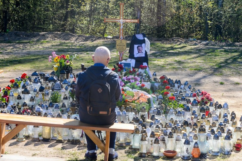 Grób Krzysztofa Krawczyka miesiąc po pogrzebie muzyka /Piotr Kamionka /Reporter