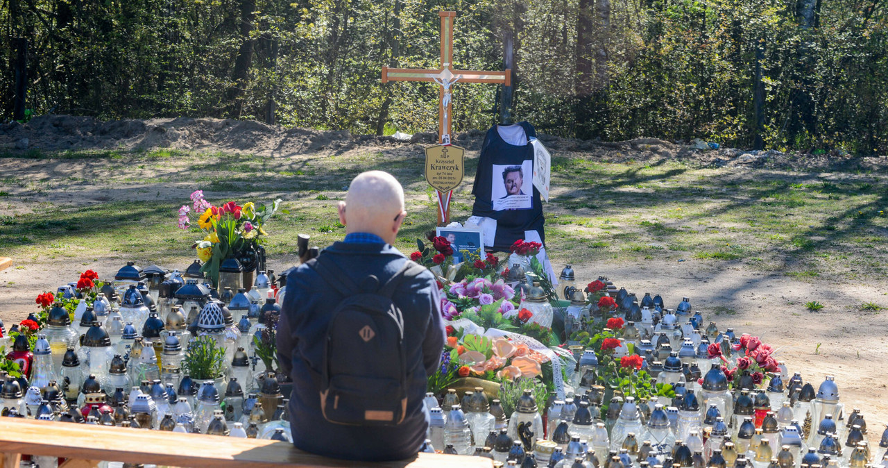 Grób Krzysztofa Krawczyka miesiąc po pogrzebie muzyka /Piotr Kamionka /Reporter