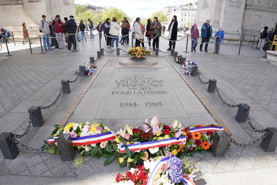 Grób Nieznanego Żołnierza w Paryżu /Shutterstock