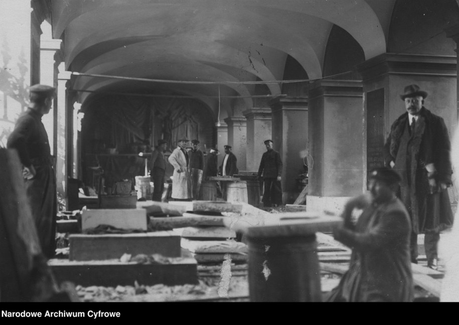 Grób Nieznanego Żołnierza w trakcie budowy /Ze zbiorów Narodowego Archiwum Cyfrowego