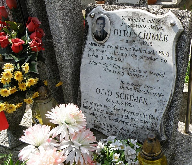 Grób Otto Schimka na cmentarzu w Machowej /Wikipedia.org /