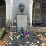 Grób "ze skarbonką" na warszawskich Powązkach. "Waldorff wciąż zbiera całkiem nieźle"