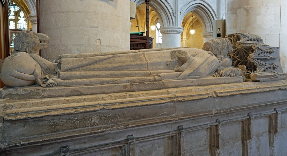 Grobowiec Æthelstana w malmesbury /Shutterstock