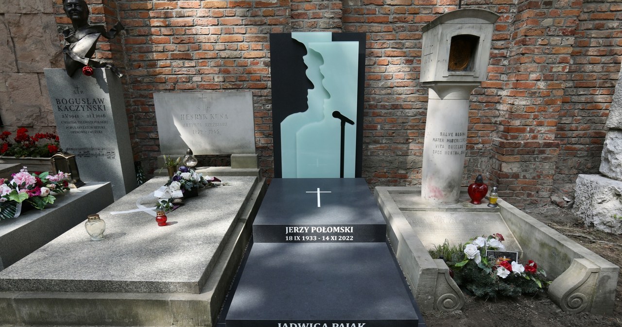 Grobowiec Jerzego Połomskiego jest minimalistyczny i elegancki. /PIOTR GRZYBOWSKI/AGENCJA SE/East News /East News