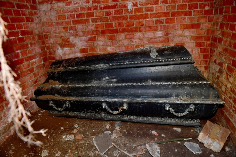 Grobowiec odkryty przez dzieci w Szczecinie / 	Marcin Bielecki    /PAP