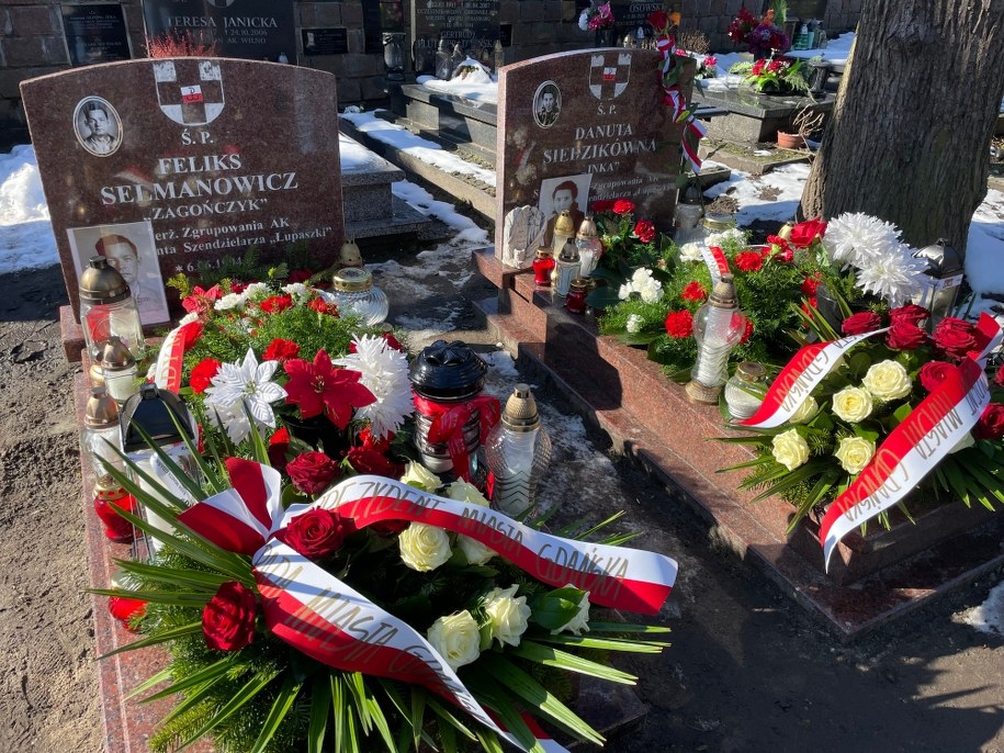 Groby  Danuty Siedzikówny "Inki" i Feliksa Selmanowicza "Zagończyka" /Kuba Kaługa /RMF24