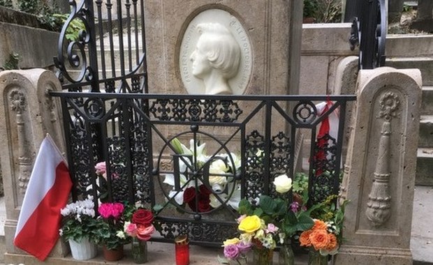 ​Groby Fryderyka Chopina i Jima Morrisona w Paryżu chętnie odwiedzane przez turystów