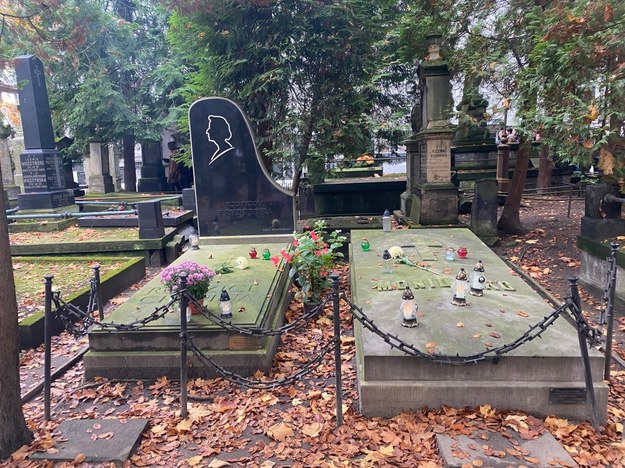 Groby na Starych Powązkach w Warszawie /Magdalena Grajnert /RMF FM