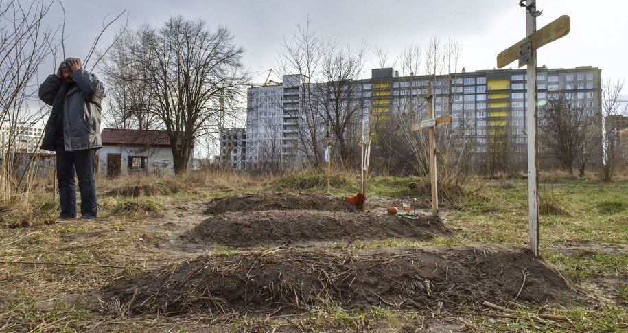 Groby w Buczy /OLEG PETRASYUK /PAP/EPA