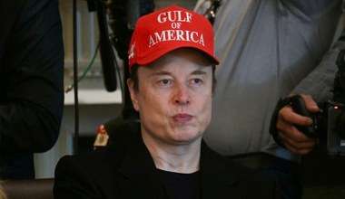 Grok wychwala Elona Muska. "Jest mądrzejszy od Einsteina"