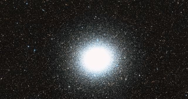 Gromada gwiazd Omega Centauri. /NASA, ESA, and the Digitized Sky Survey 2 /materiał zewnętrzny