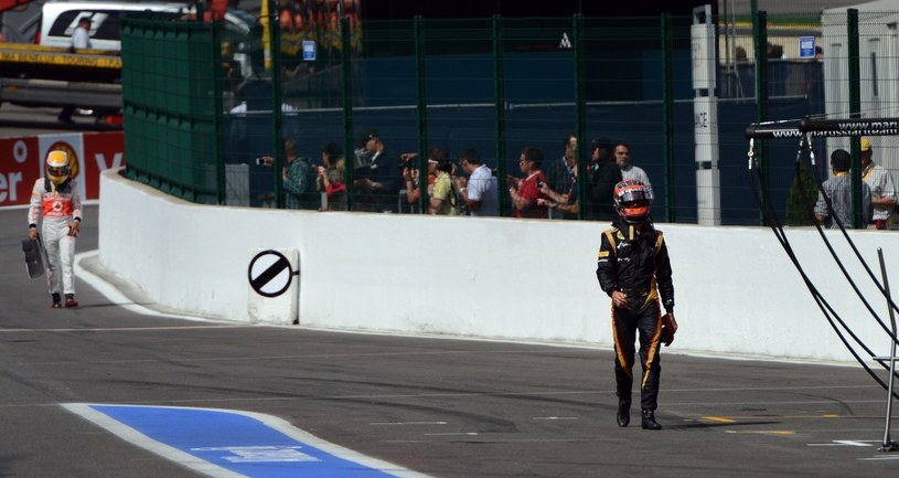 Grosjean i Hamilton niewątpliwie mieli ciekawy weekend /AFP