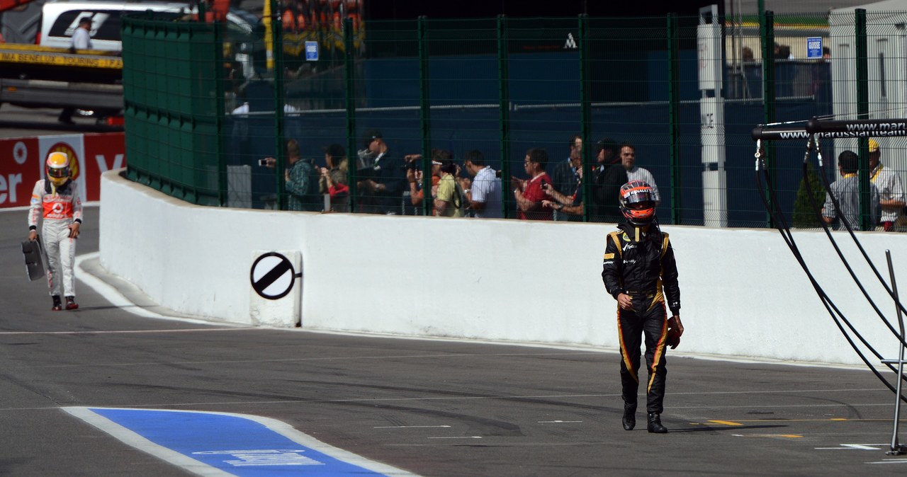 Grosjean i Hamilton niewątpliwie mieli ciekawy weekend /AFP