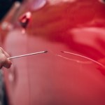 Groza na sądeckim osiedlu. Emeryt zdemolował 26 samochodów