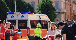 ​Groza we włoskim mieście. Wjechał autem w tłum ludzi, potem wyjął nóż