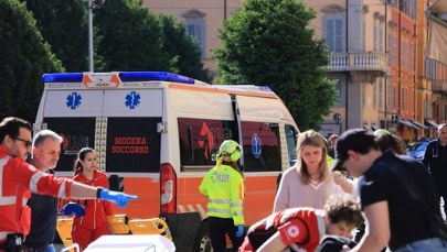 ​Groza we włoskim mieście. Wjechał autem w tłum ludzi, potem wyjął nóż