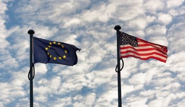 Groźby celne podważają porozumienie UE-USA. Bruksela nie pozostanie bierna?