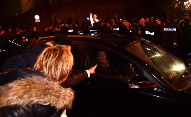 Groźby wobec polityków PiS, blokowanie wjazdu na Wawel: Śledztwo umorzono