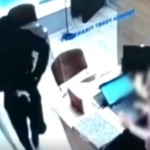 Groził nożem pracownicom placówki bankowej. Policja szuka sprawcy