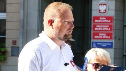 Groził posłowi i wybił mu szybę w aucie. Zarzuty dla 40-latka