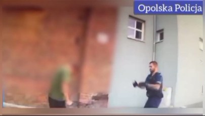 Groził przechodniom 15-centymetrowym nożem. Policja użyła gazu