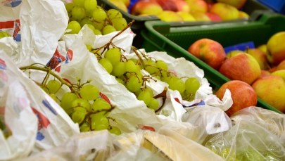 Groził, że zatruje jedzenie w marketach. 66-latek z Poznania z zarzutami