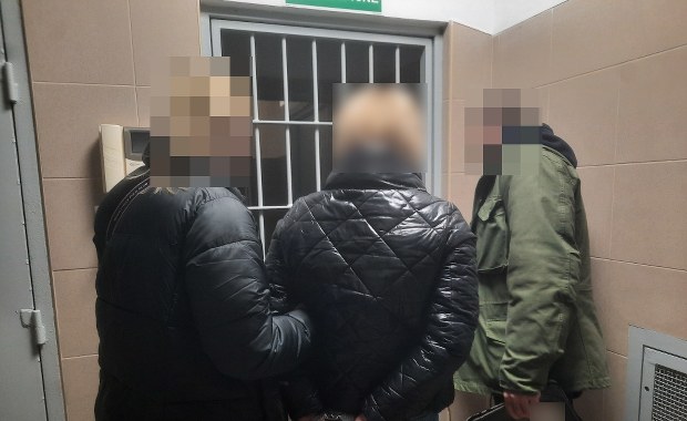 Groziła sąsiadkom śmiercią, wymachiwała maczetą. Awantura w warszawskim bloku