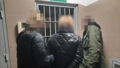 Groziła sąsiadkom śmiercią, wymachiwała maczetą. Awantura w warszawskim bloku