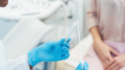 Grozili ginekolożce z Oleśnicy. Zarzuty miał usłyszeć ksiądz i nie tylko