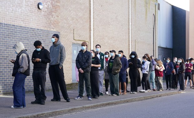 Groźna choroba atakuje. Dwie ofiary śmiertelne, setki osób zagrożonych