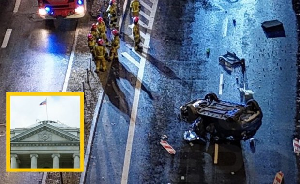 Groźna kraksa na Wisłostradzie. Dachowało auto rosyjskiej ambasady