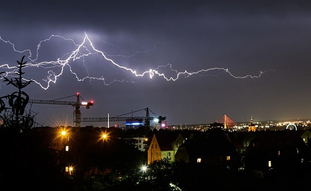 Groźne burze nad Polską. Powalone drzewa, ewakuacja obozów harcerskich