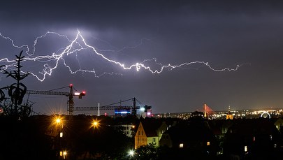 Groźne burze nad Polską. Powalone drzewa, ewakuacja obozów harcerskich
