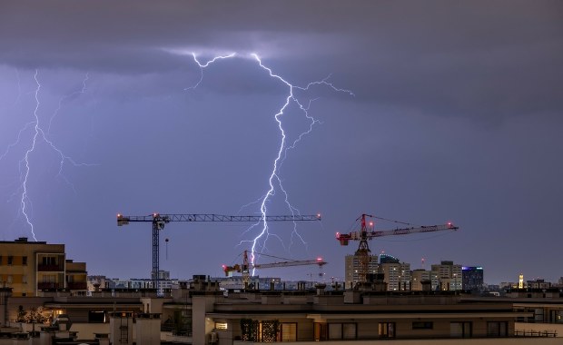 Groźne burze z gradem nad Polską. Te regiony mogą ucierpieć najbardziej 