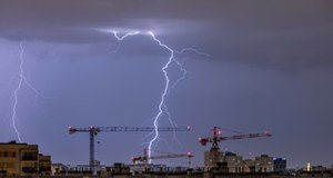 Groźne burze z gradem nad Polską. Te regiony mogą ucierpieć najbardziej 